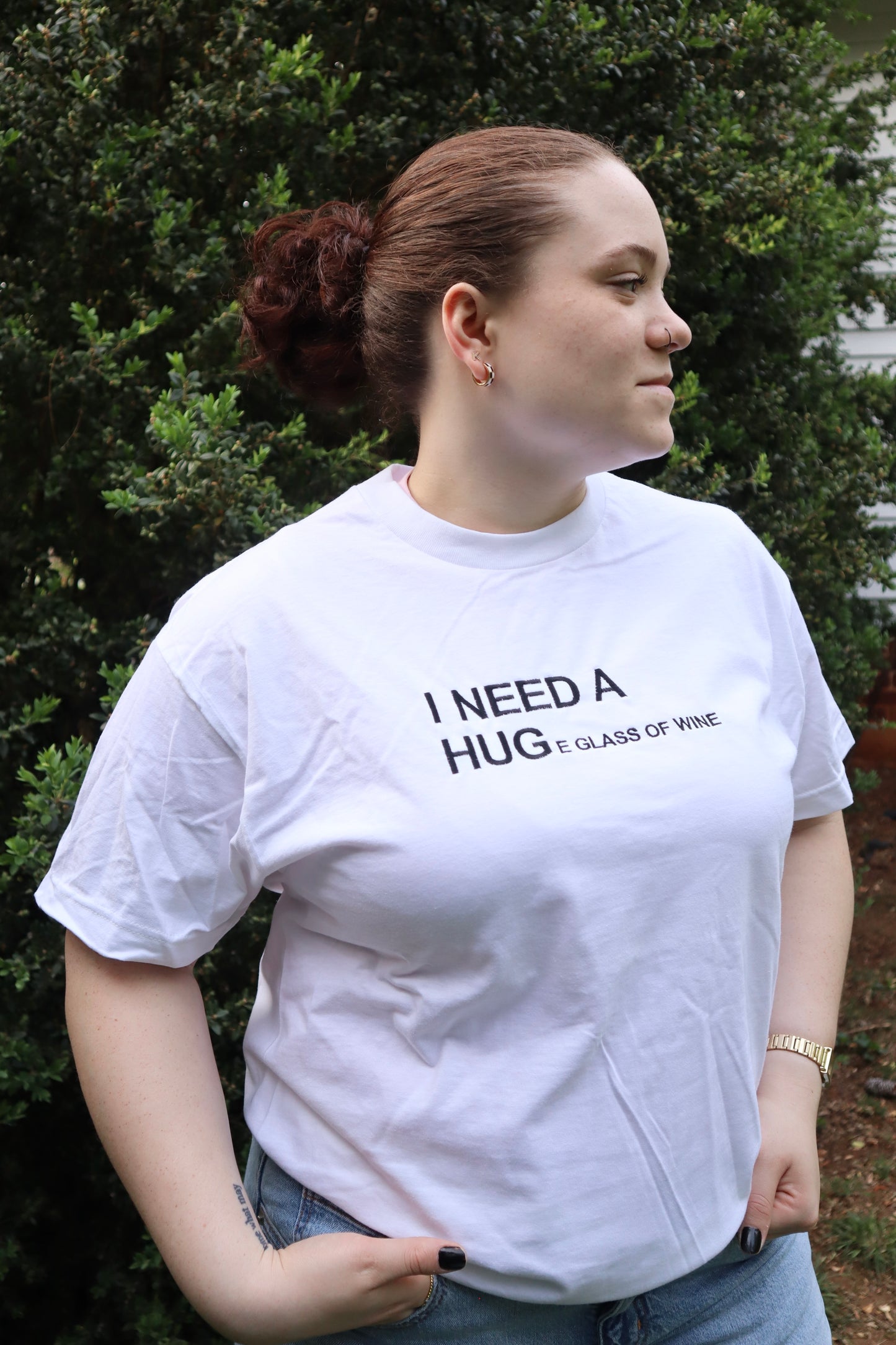 Embroidered 'I Need a Hug' e glass of wine, T-Shirt, Short Sleeve, Modern Classic fit, Unisex, Adult